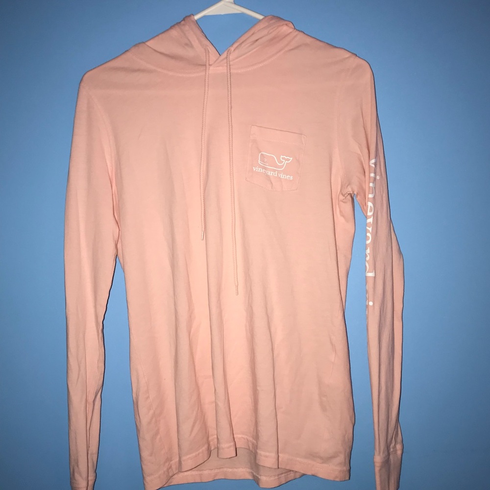 Vineyard vines hoodied t shirt with  pocket